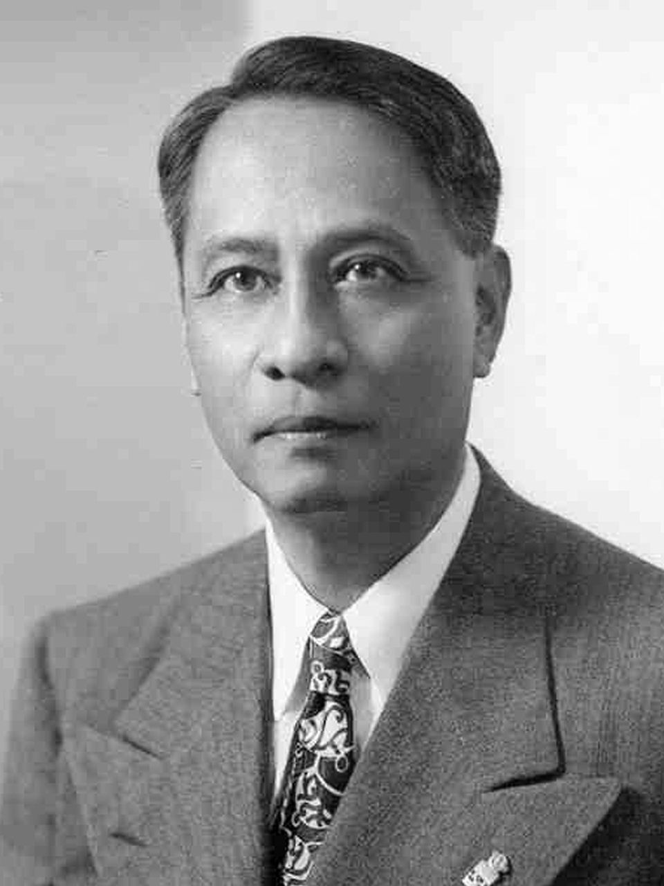 5 }jGEnX(Manuel Roxas)