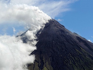 }R(Mayon Volcano)