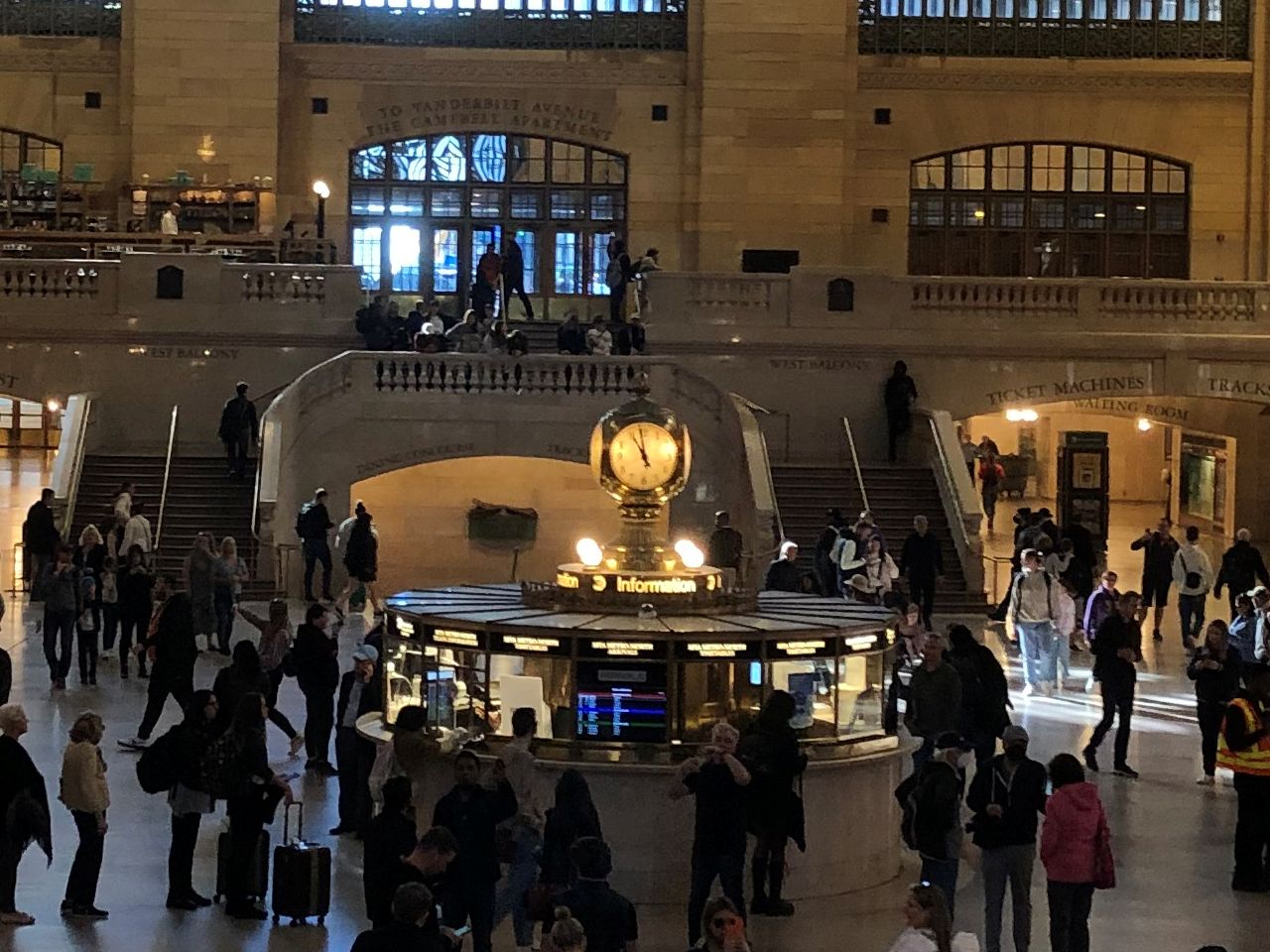 (Main Concourse)